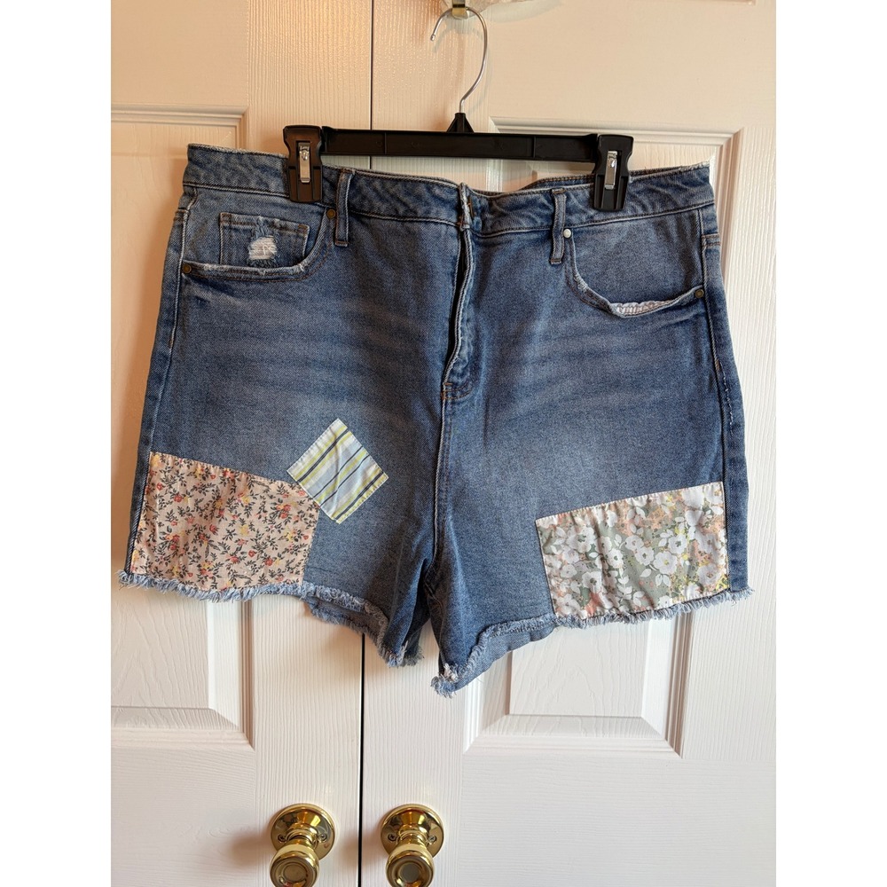 Wonderly Curvy Floral Patchwork Denim Shorts Blue Medium Wash 20W Cottagecore